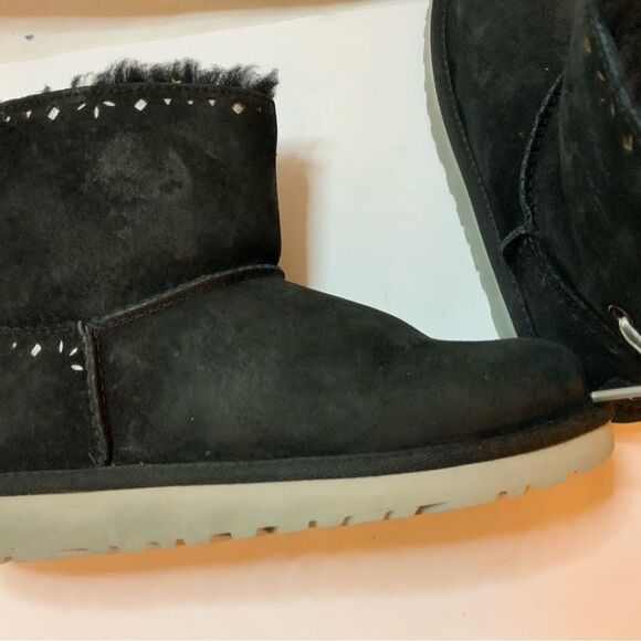 UGG 1010494k Dixi Flora Perforated Bow Ankle Classic Short Boots Fur Black 3 UK2 - Picture 3 of 14